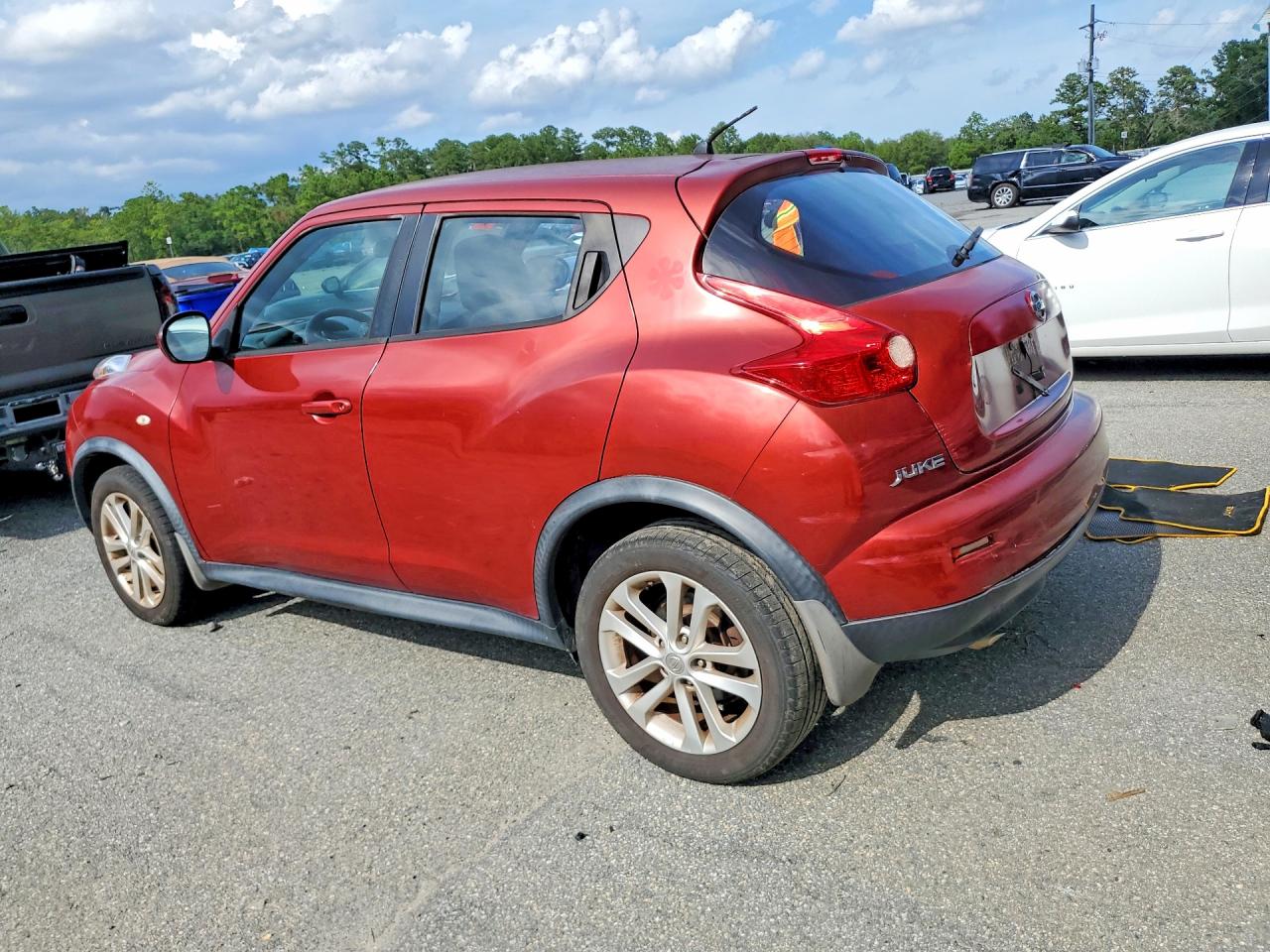 2011 Nissan Juke S Maroon vin: JN8AF5MR3BT018233