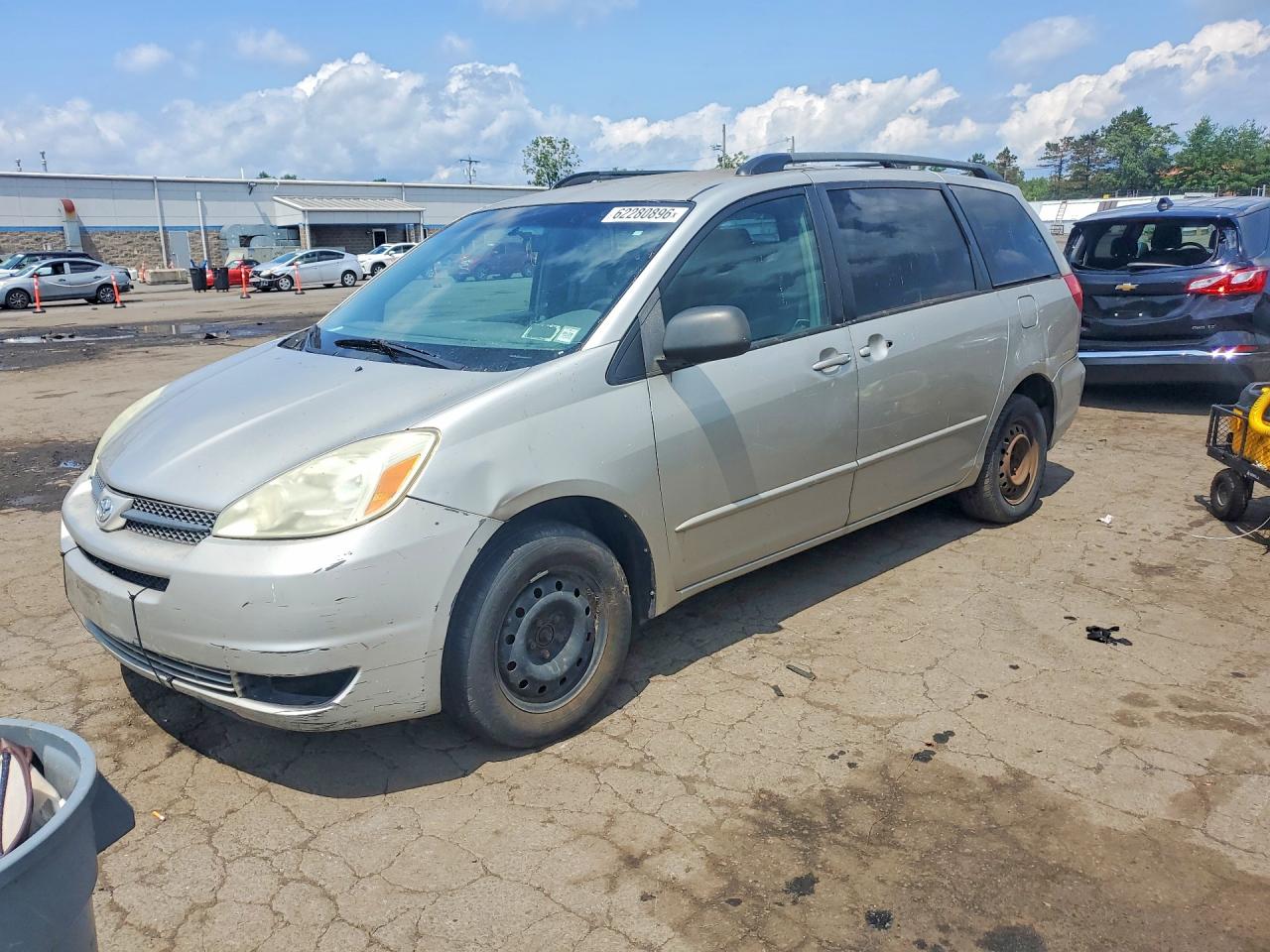 2004 Toyota Sienna Le 7 Passenger Silver vin: 5TDZA23C94S068550