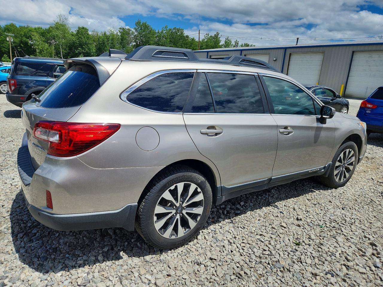 2017 Subaru Outback 2.5i Limited Silver vin: 4S4BSANC4H3221358