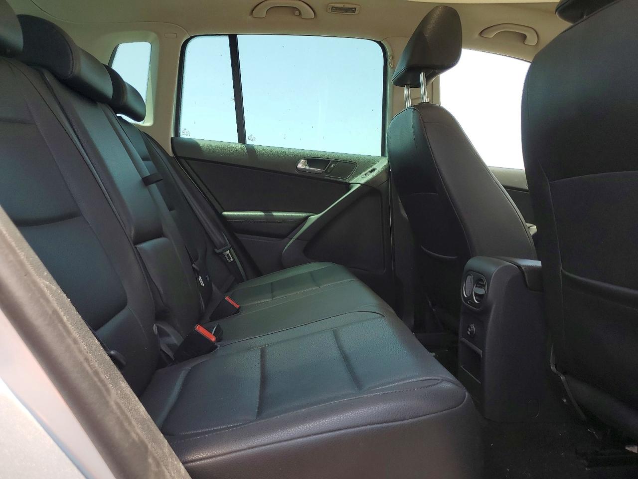 2011 Volkswagen Tiguan S Silver vin: WVGBV7AX5BW511908