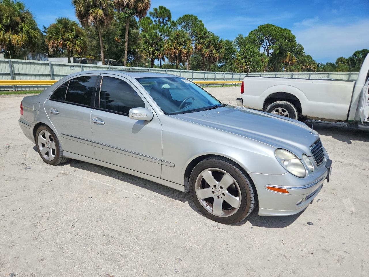 2004 Mercedes-benz E 320 Silver vin: WDBUF65J24A490329