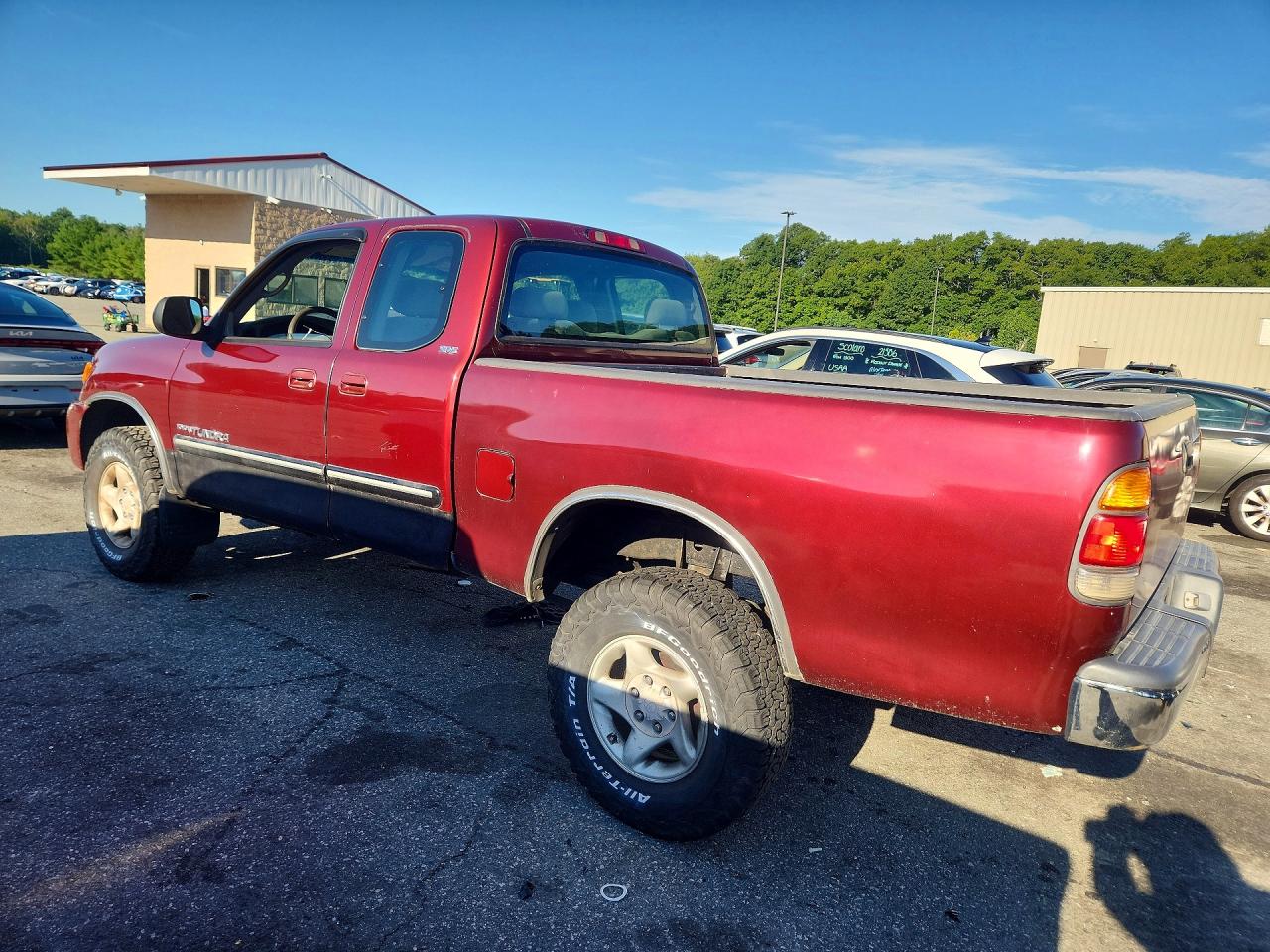 2004 Toyota Tundra Sr5 Red vin: 5TBBN44174S434402
