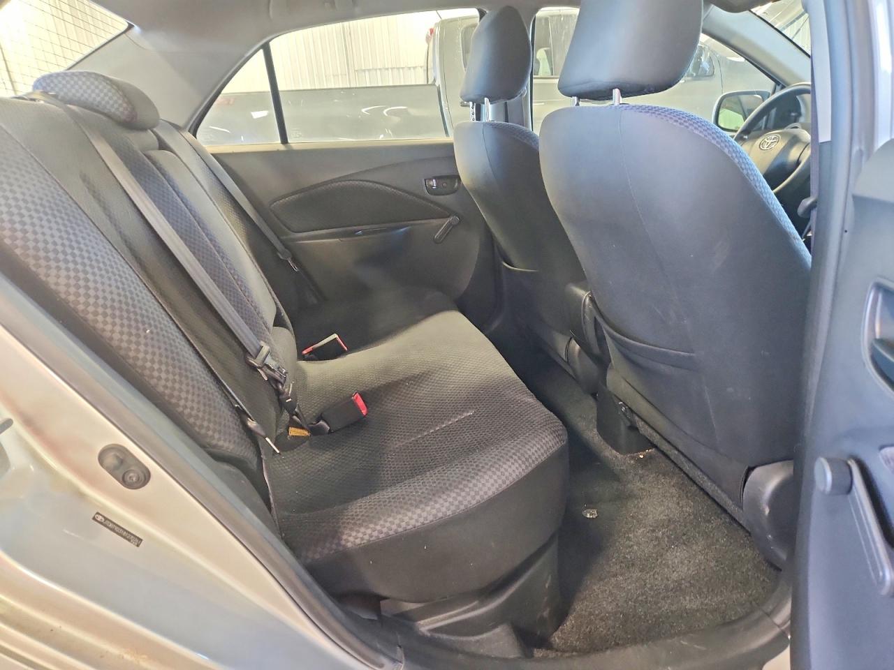 2008 Toyota Yaris Base Silver vin: JTDBT923181270761