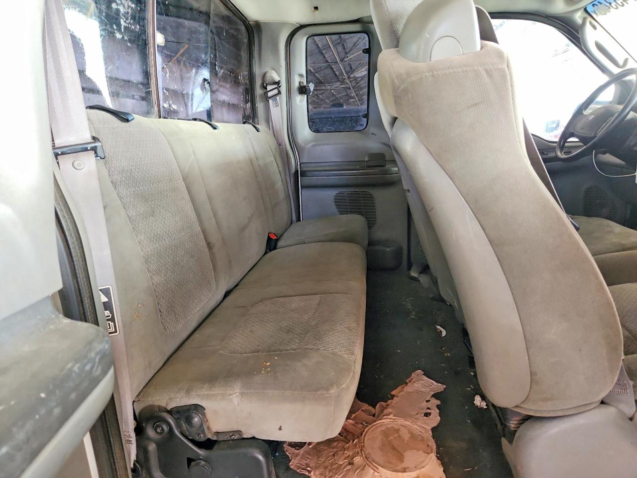2004 Ford F250 Super Duty White vin: 1FTNX21L74EA53339