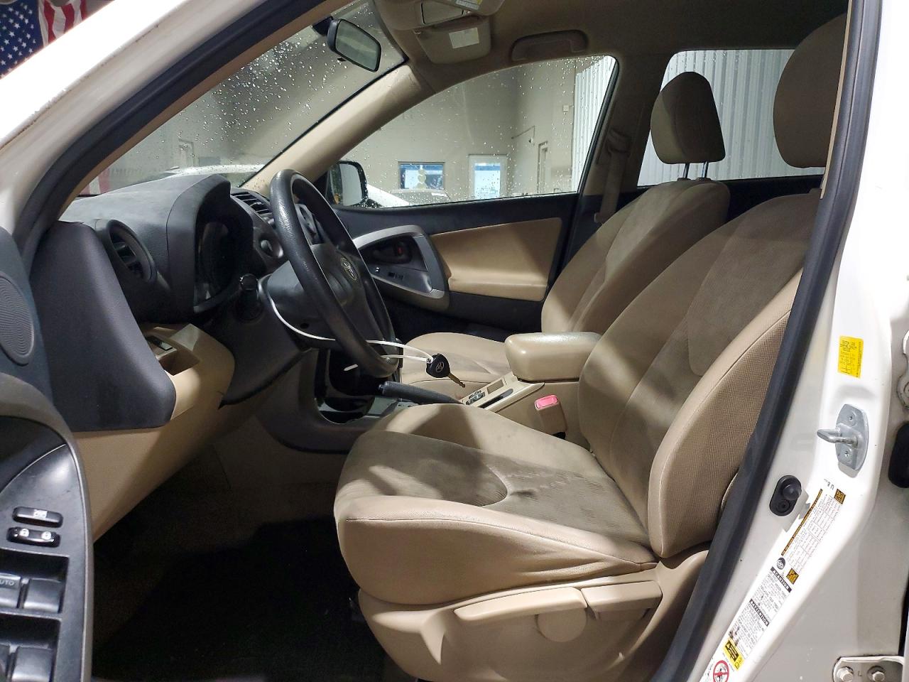 2011 Toyota Rav4 Base White vin: JTMBK4DVXB5099173