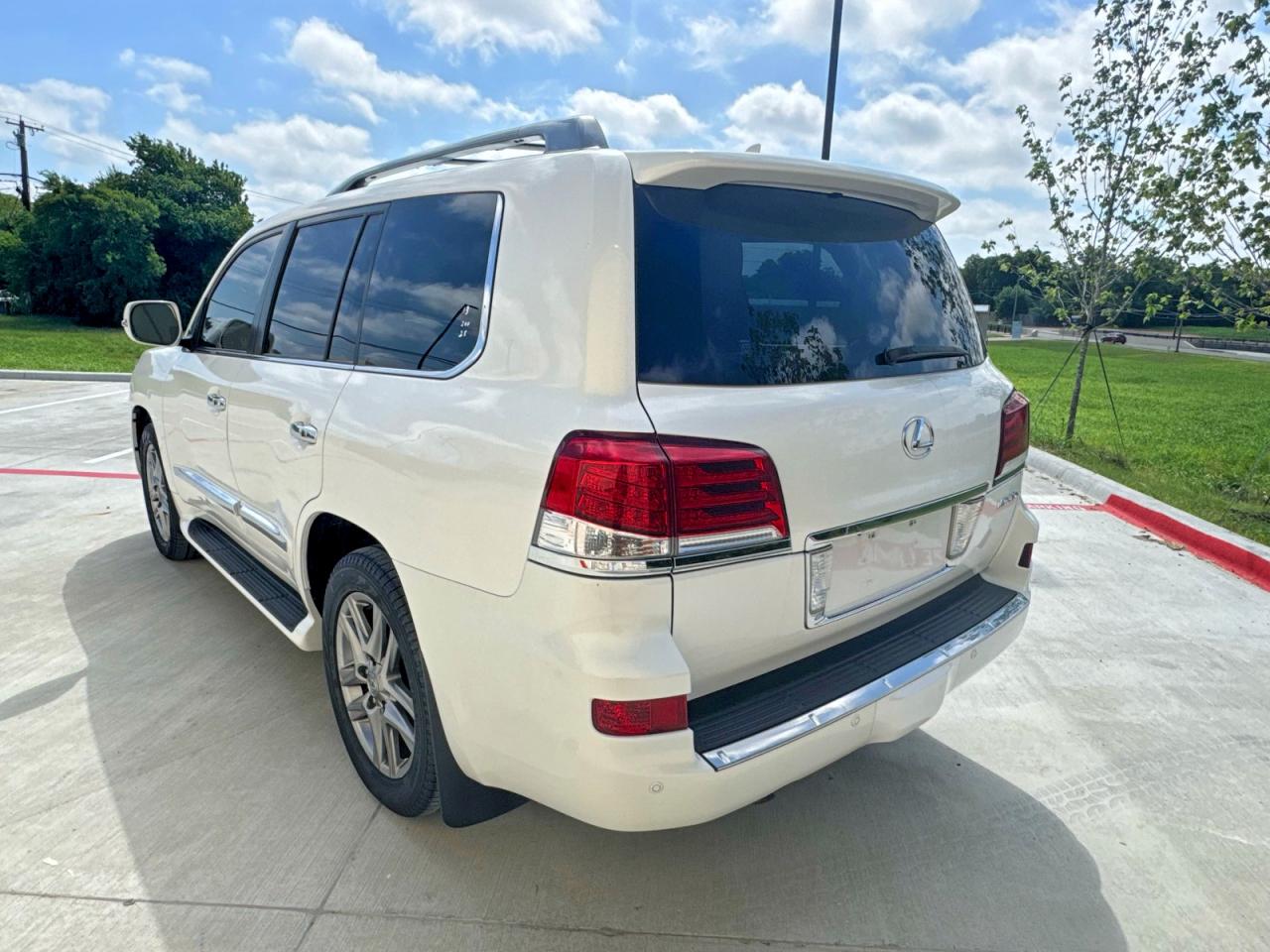 2013 Lexus Lx 570 White vin: JTJHY7AX8D4100357