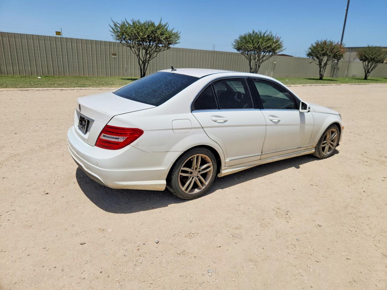 2013 Mercedes-benz C 250 White vin: WDDGF4HB6DA771191
