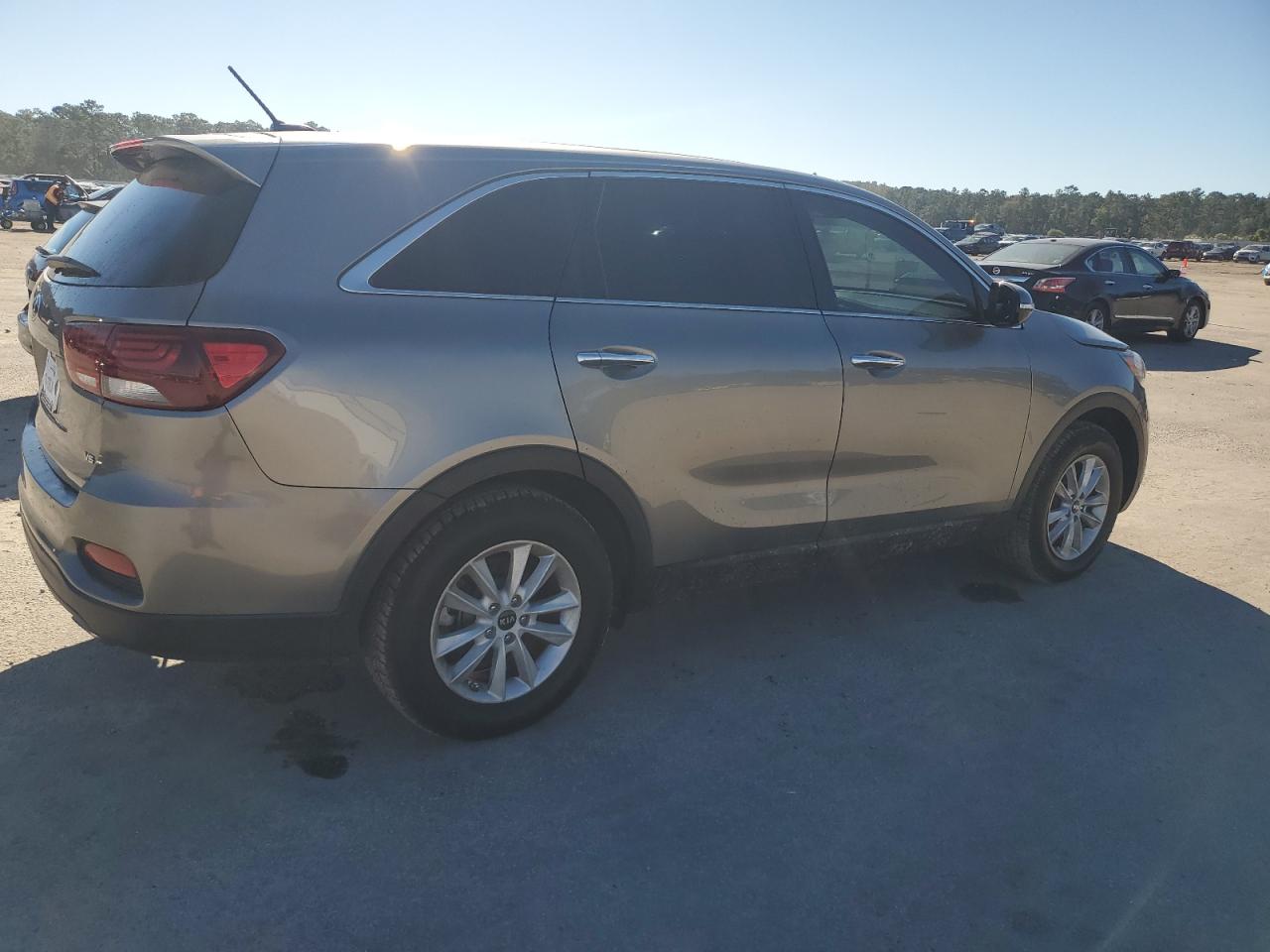 2019 Kia Sorento Lx Gray vin: 5XYPG4A5XKG548192