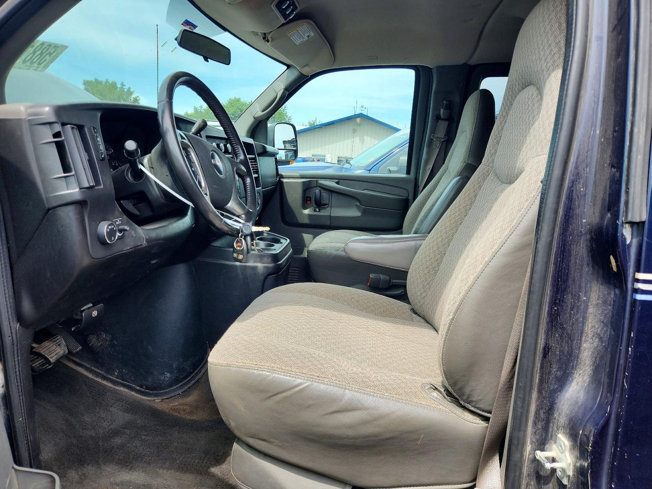 2009 Gmc Savana G1500 Blue vin: 1GKFH154191100401