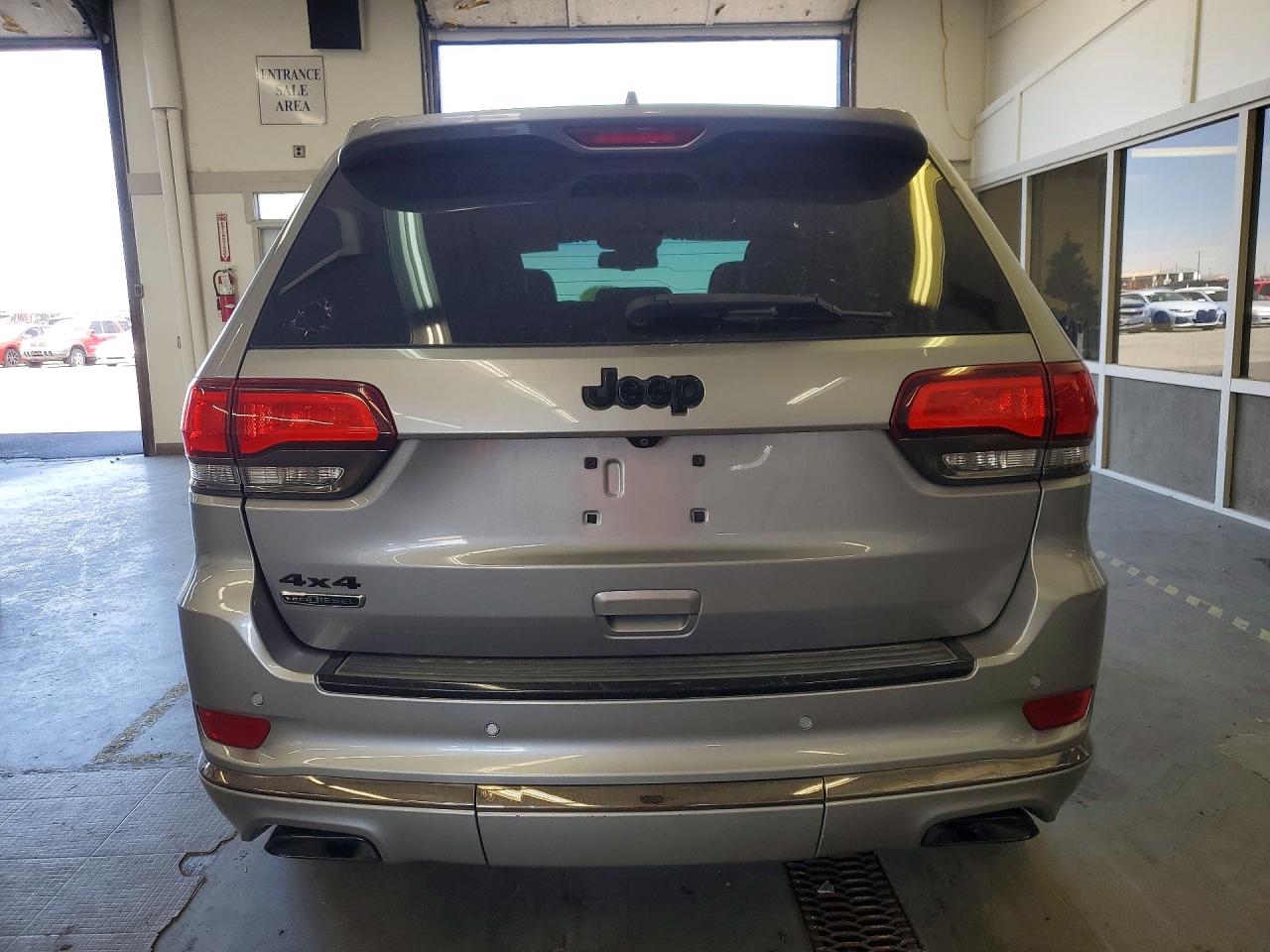2015 Jeep Grand Cherokee Overland Silver vin: 1C4RJFCM7FC146473