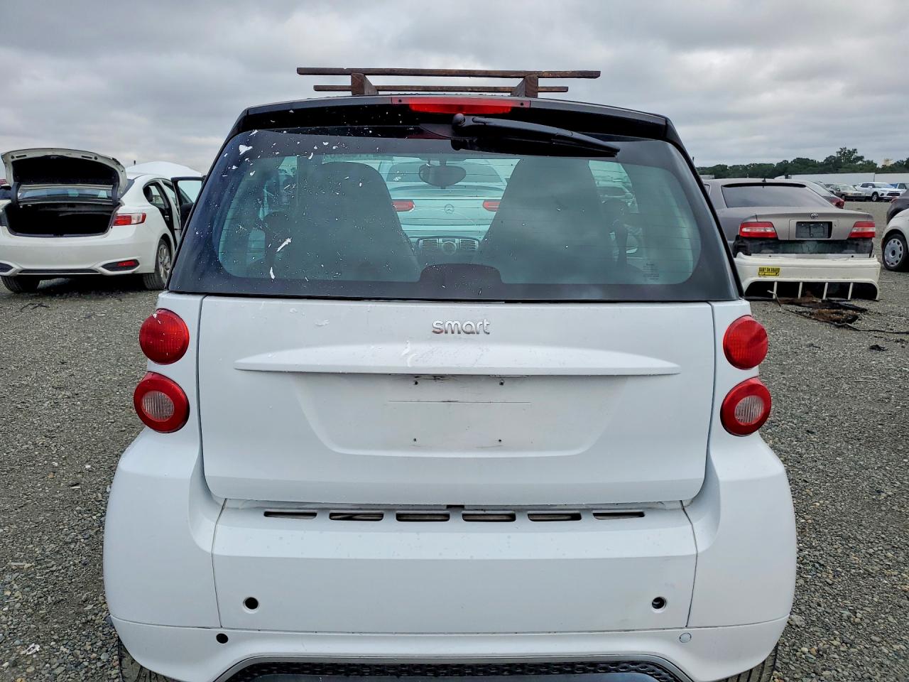 2015 Smart Fortwo Pure White vin: WMEEJ3BA1FK805658
