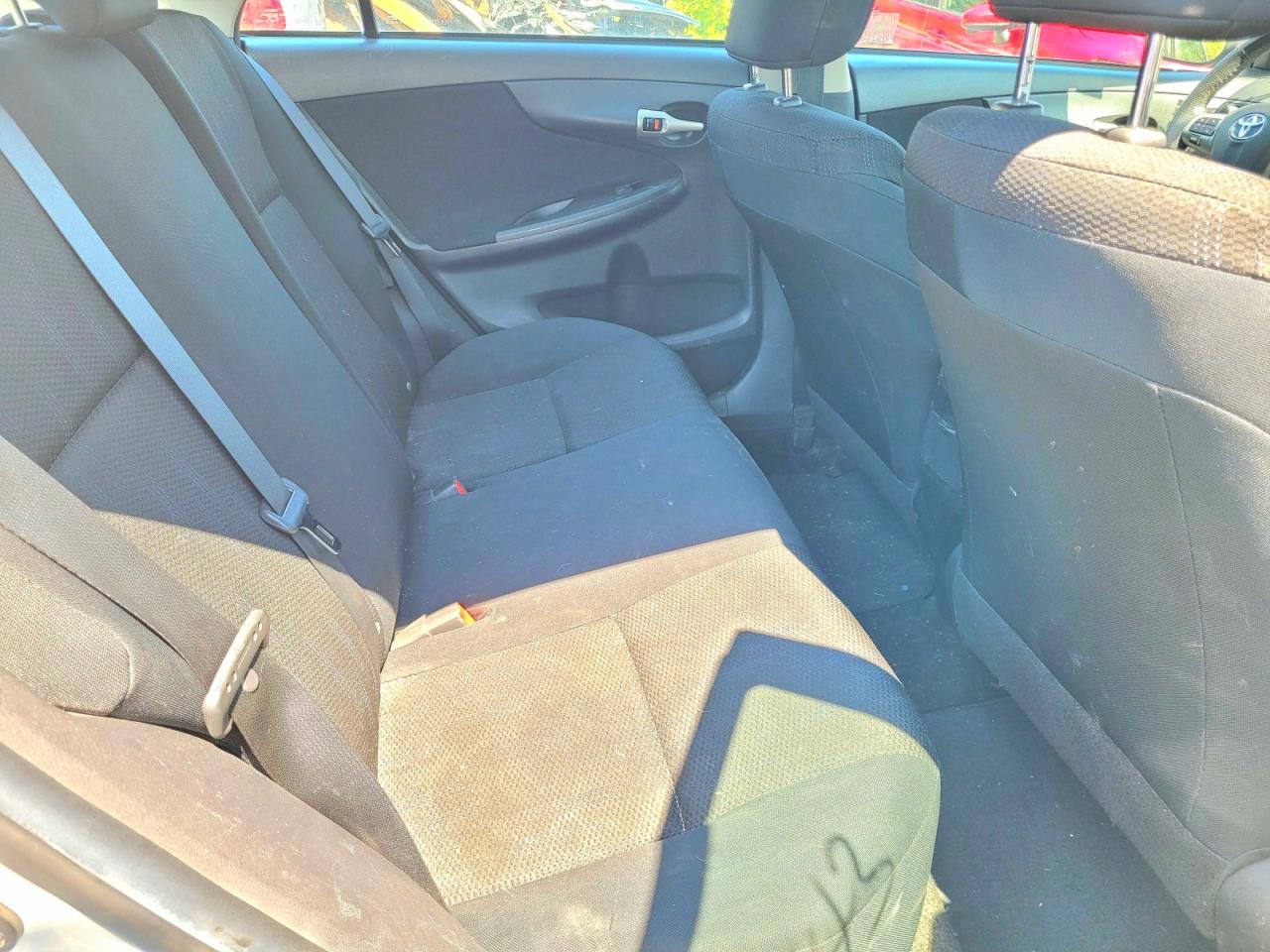 2011 Toyota Corolla Base Белый vin: 2T1BU4EE0BC559551