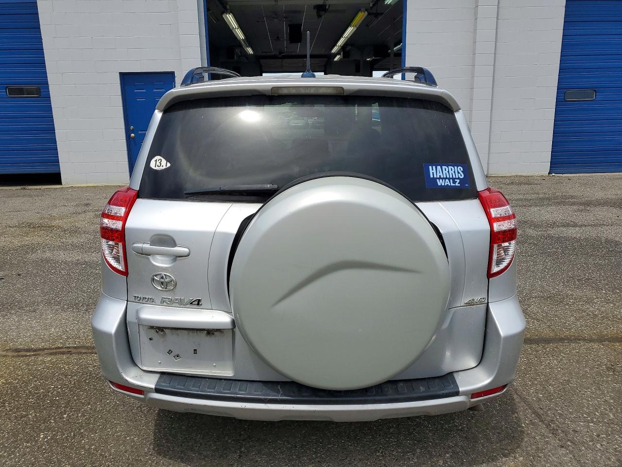 2009 Toyota Rav4 Base Silver vin: JTMBF33V995010042