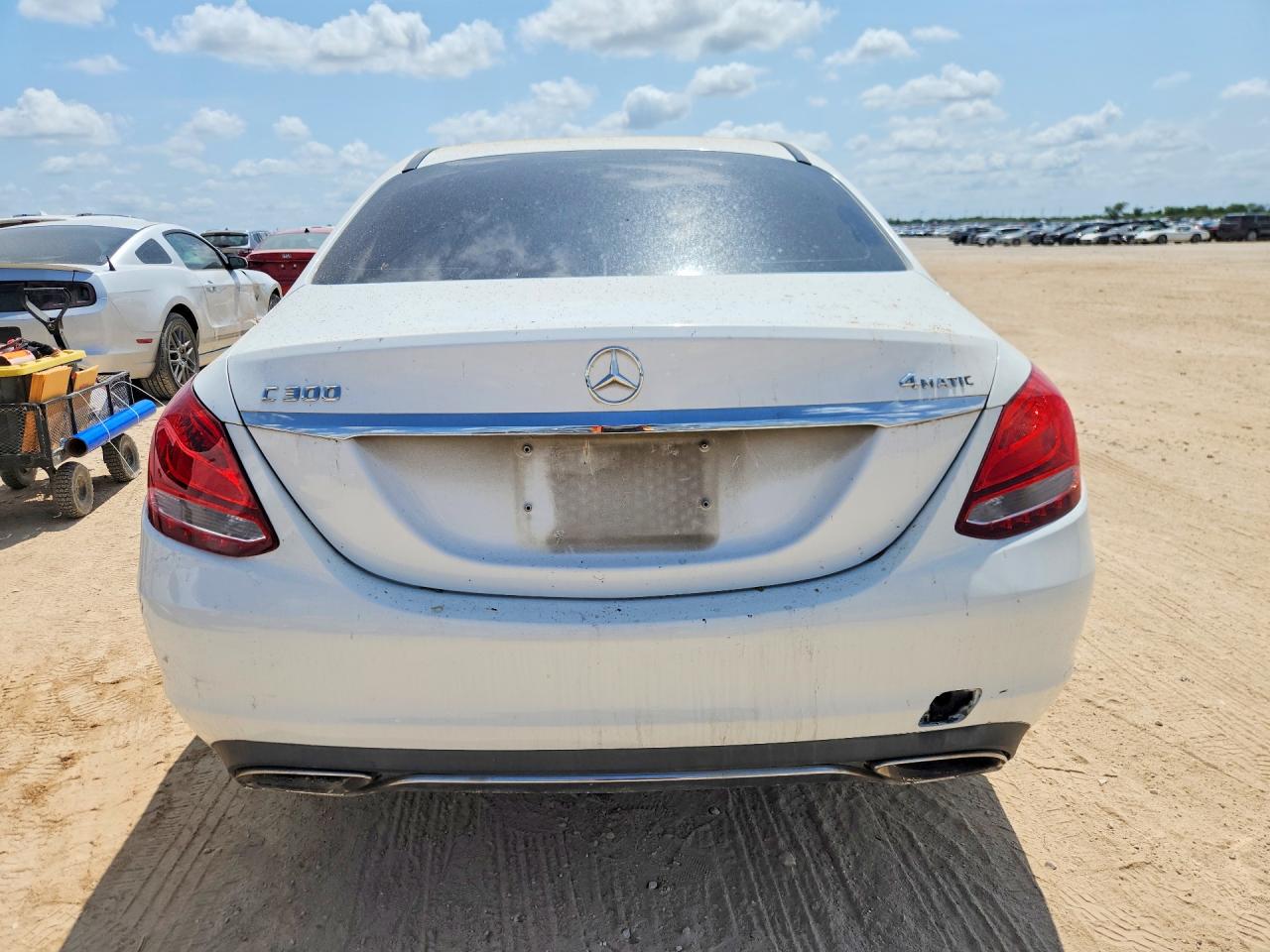 2015 Mercedes-benz C 300 4matic White vin: 55SWF4KB4FU032098