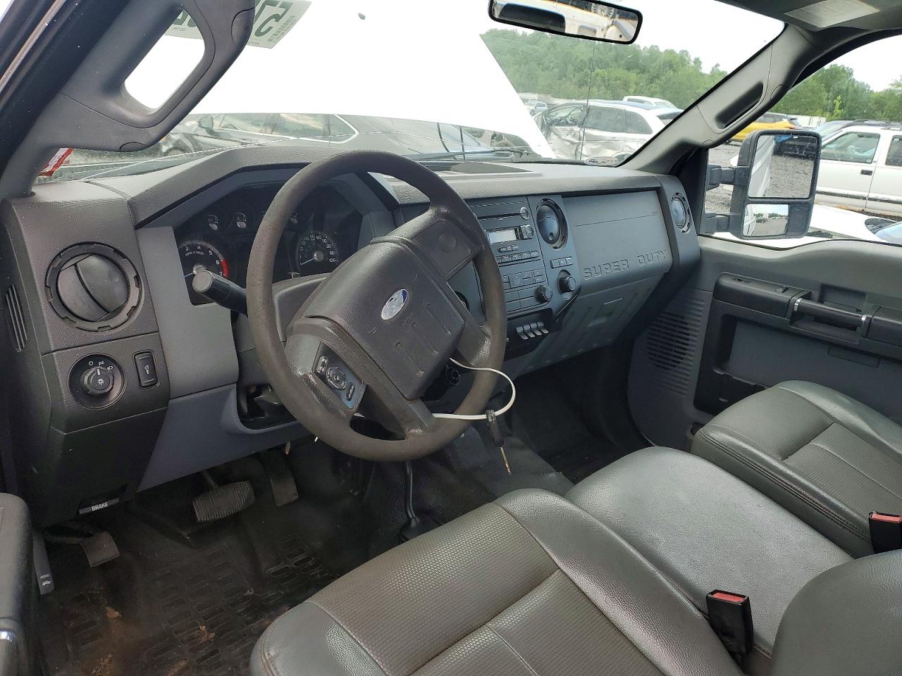 2012 Ford F- 350 White vin: 1FT8X3B67CED11630