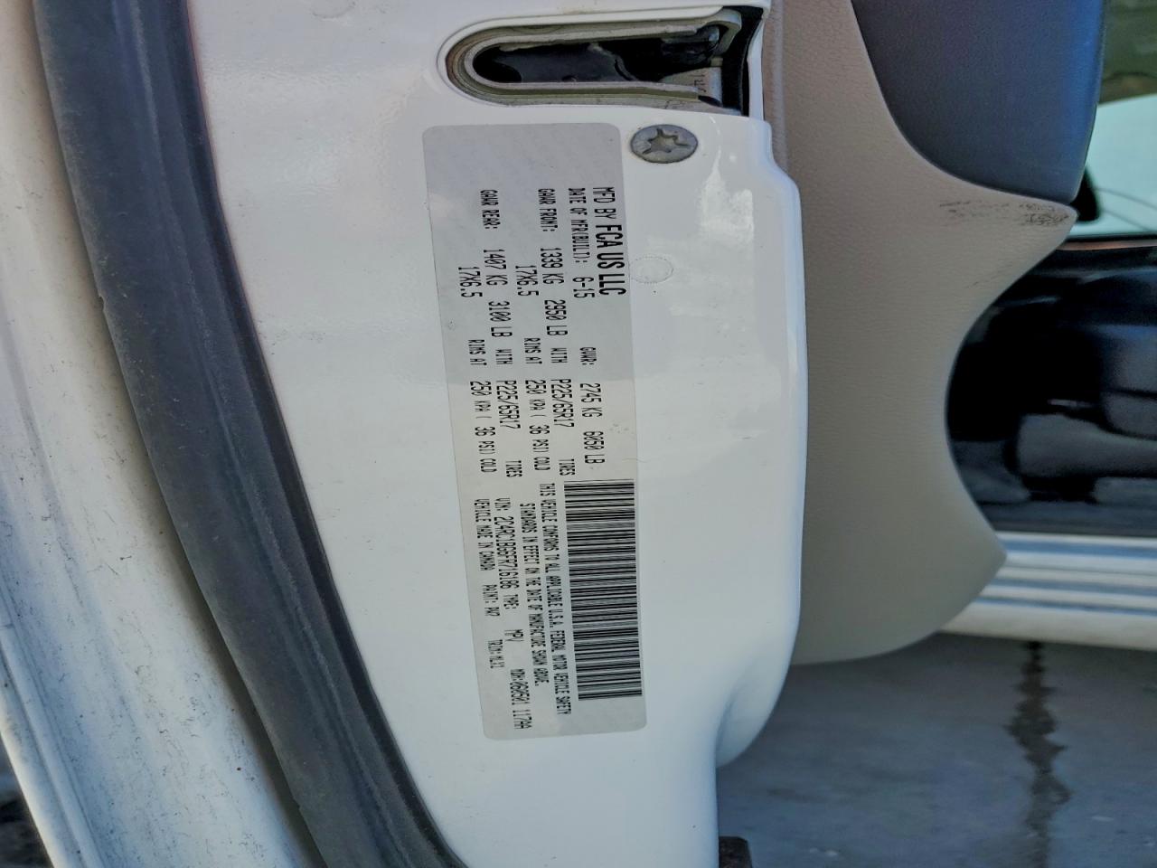 2015 Chrysler Town & Country Touring White vin: 2C4RC1BG6FR716186