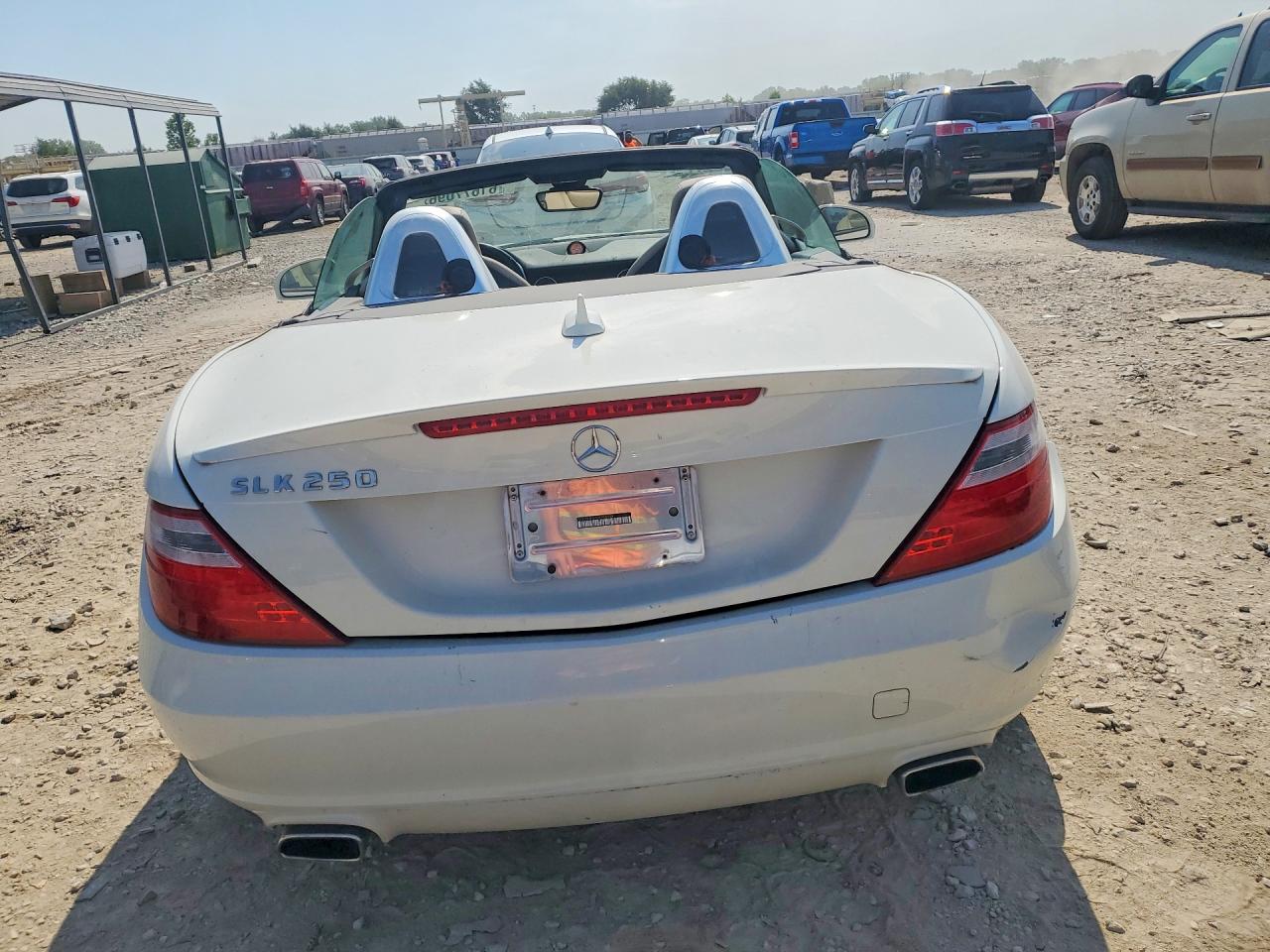 2013 Mercedes-benz Slk 250 White vin: WDDPK4HA5DF058238
