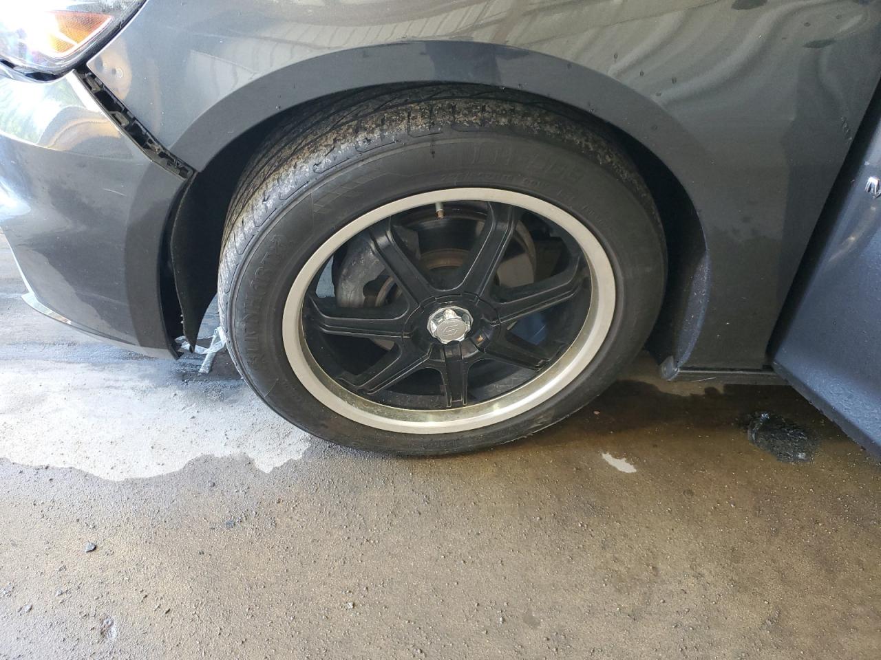 2017 Chevrolet Malibu Lt Серый vin: 1G1ZE5ST9HF151501 Damage: Left Front Fender, Dent(S) W/ Paint Dmg, 1/2 To 1 Inch