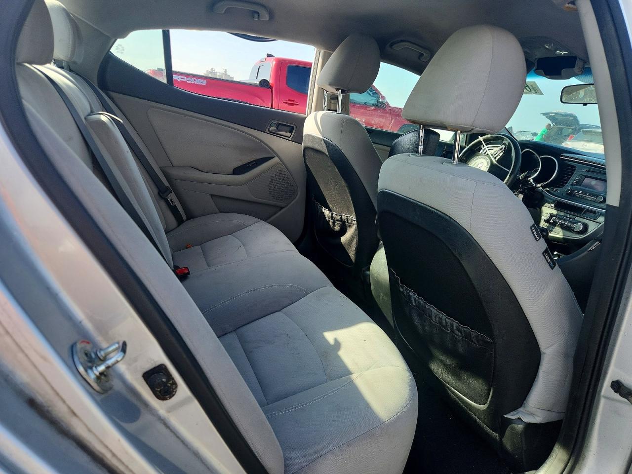 2015 Kia Optima Lx Серебряный vin: 5XXGM4A72FG354051