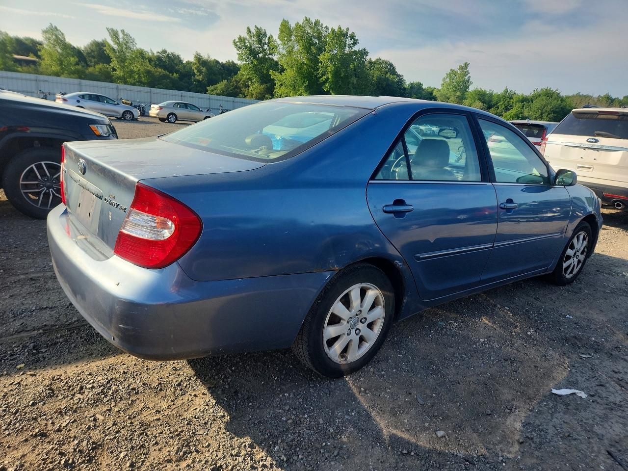2004 Toyota Camry Xle Cream vin: 4T1BE30K84U861613
