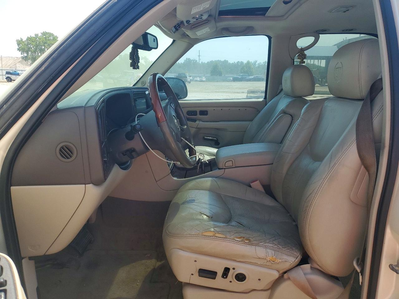 2005 Cadillac Escalade Luxury White vin: 1GYEK63N85R131068