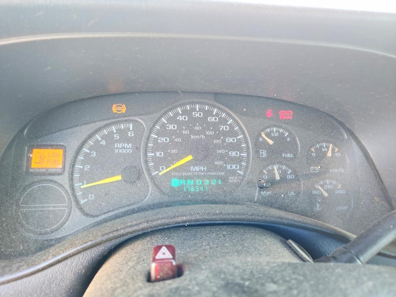 1999 Chevrolet Silverado C1500 White vin: 2GCEC19T9X1143690