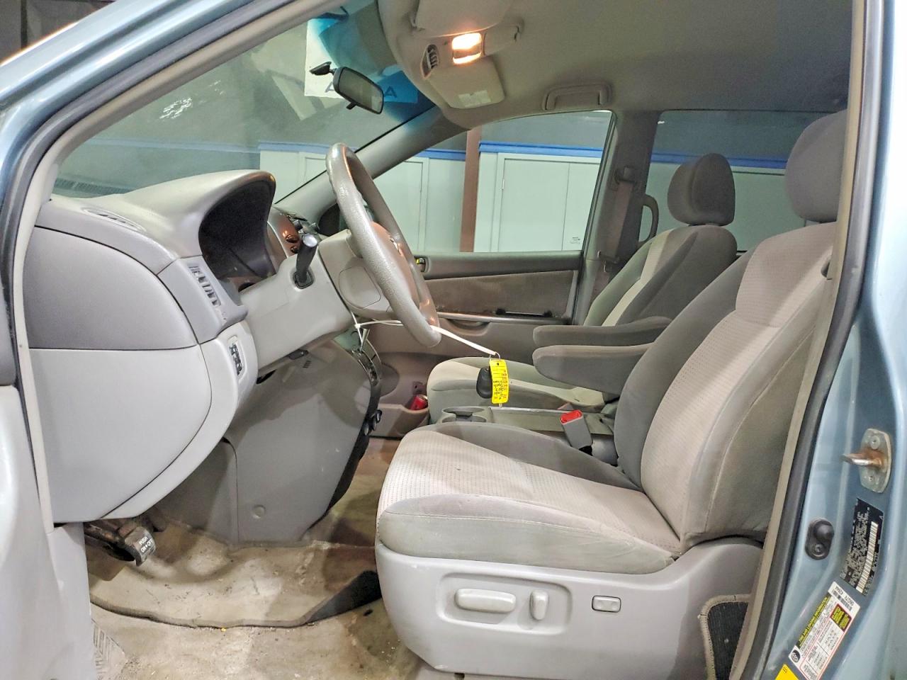 2007 Toyota Sienna Le Blue vin: 5TDBK23C47S002278