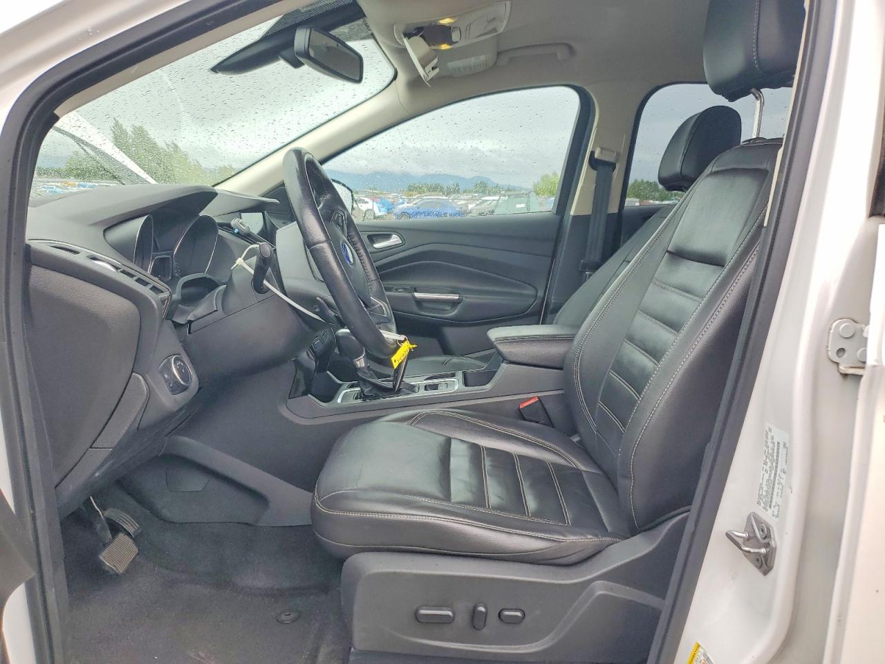 2017 Ford Escape Titanium White vin: 1FMCU9J90HUB61922