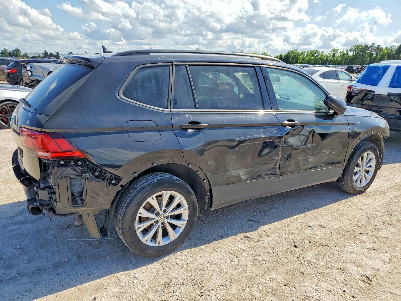 2020 Volkswagen Tiguan S Черный vin: 3VV1B7AX1LM013636