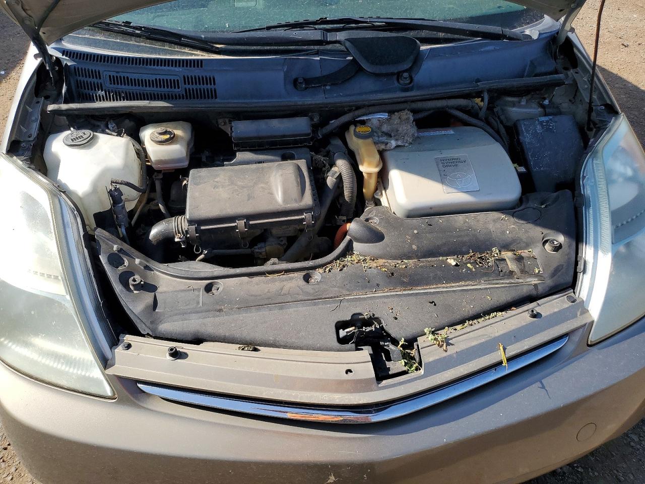 2006 Toyota Prius Base Gold vin: JTDKB20U363131402