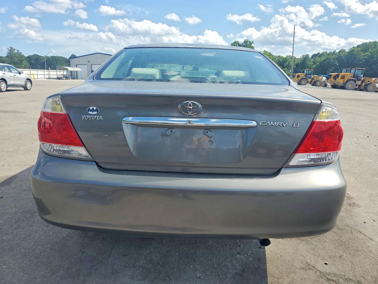 2005 Toyota Camry Le Gray vin: 4T1BE32K65U545027