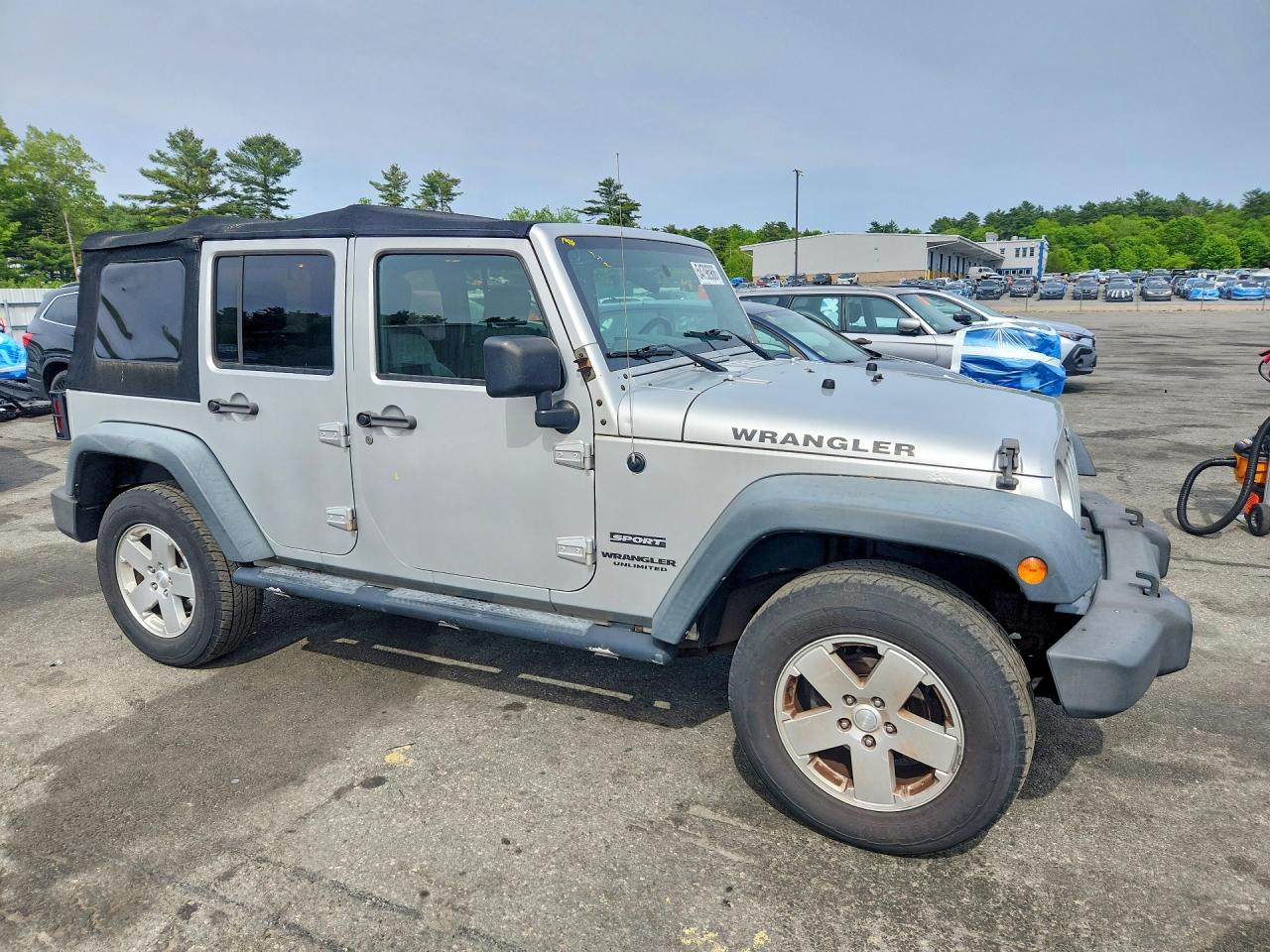2010 Jeep Wrangler Unlimited Sport Silver vin: 1J4HA3H14AL224672