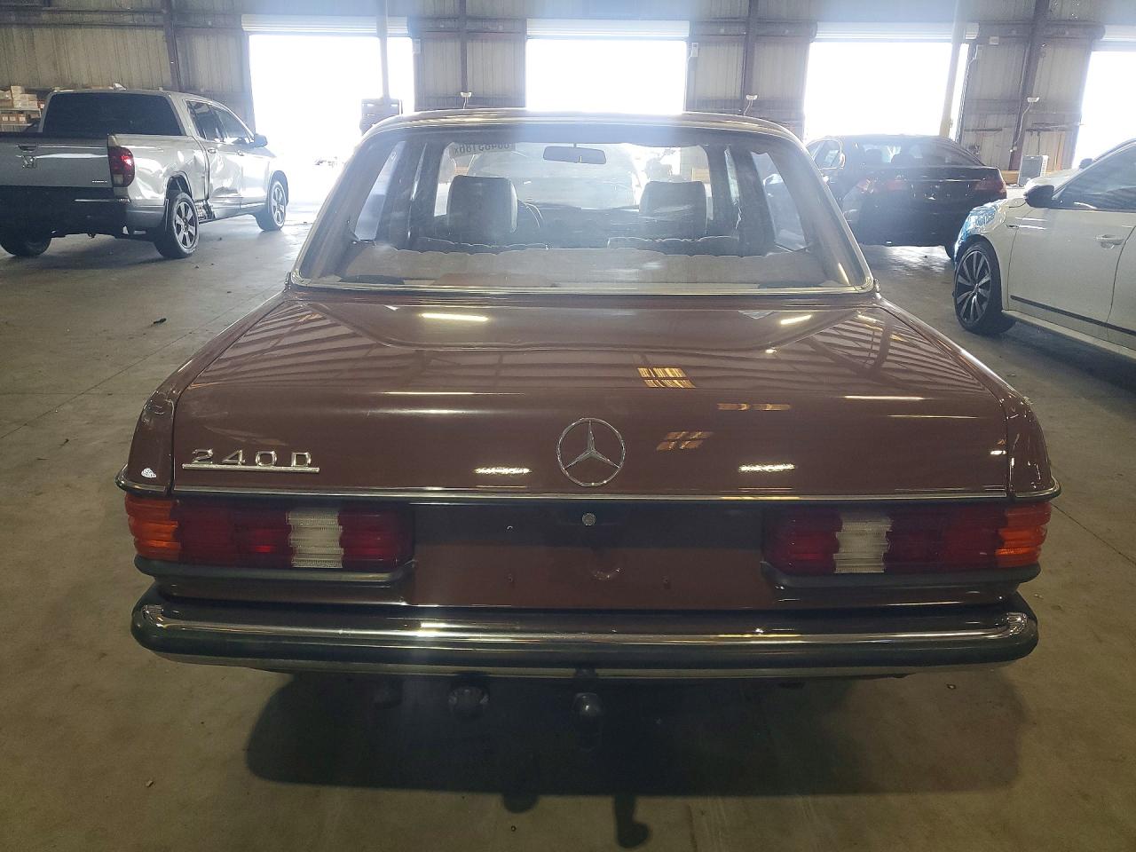 1984 Mercedes 240d Коричневый vin: WDB1231231A136864