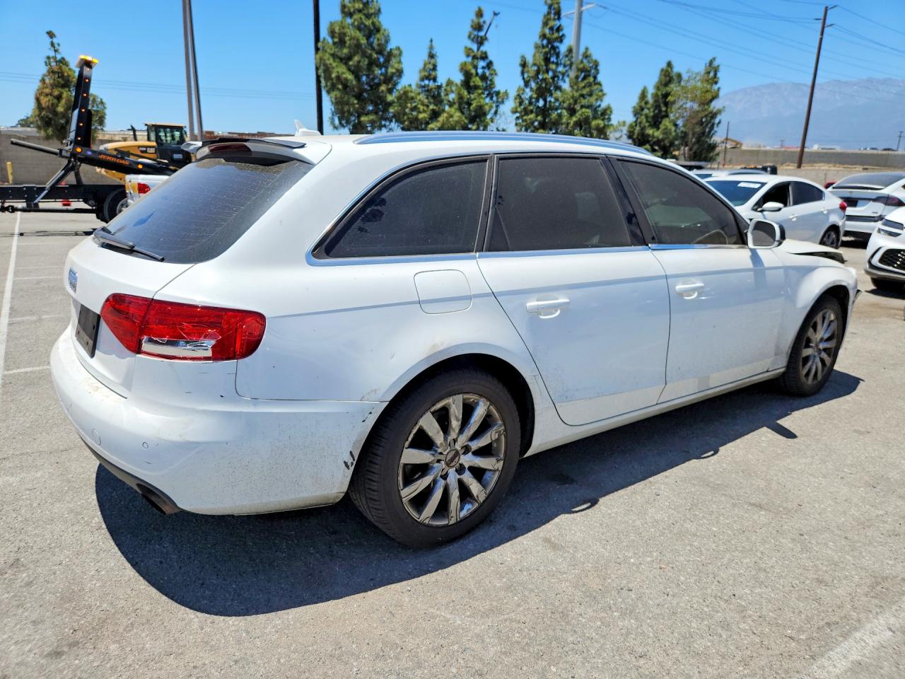 2010 Audi A4 Premium Plus Белый vin: WAUWFAFL3AA140049