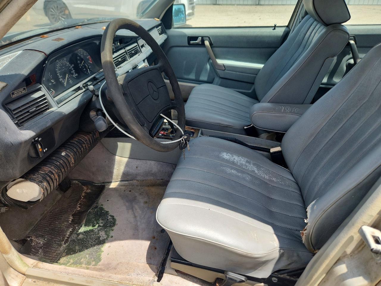 1986 Mercedes-benz 190 E 2.3 Silver vin: WDBDA24D5GF222997