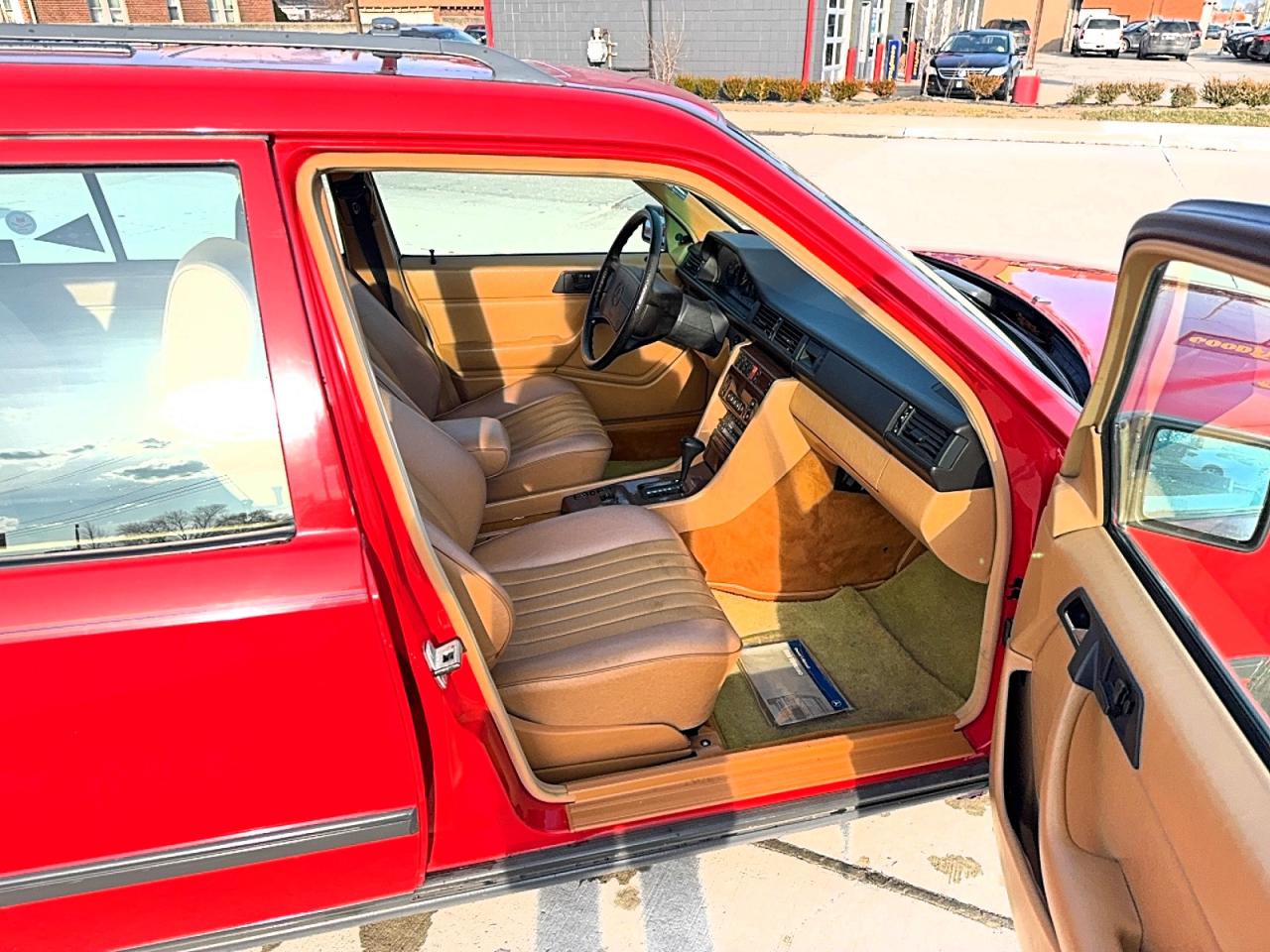1987 Mercedes-benz 300 Tdt Red vin: WDBEB93D9HF024808