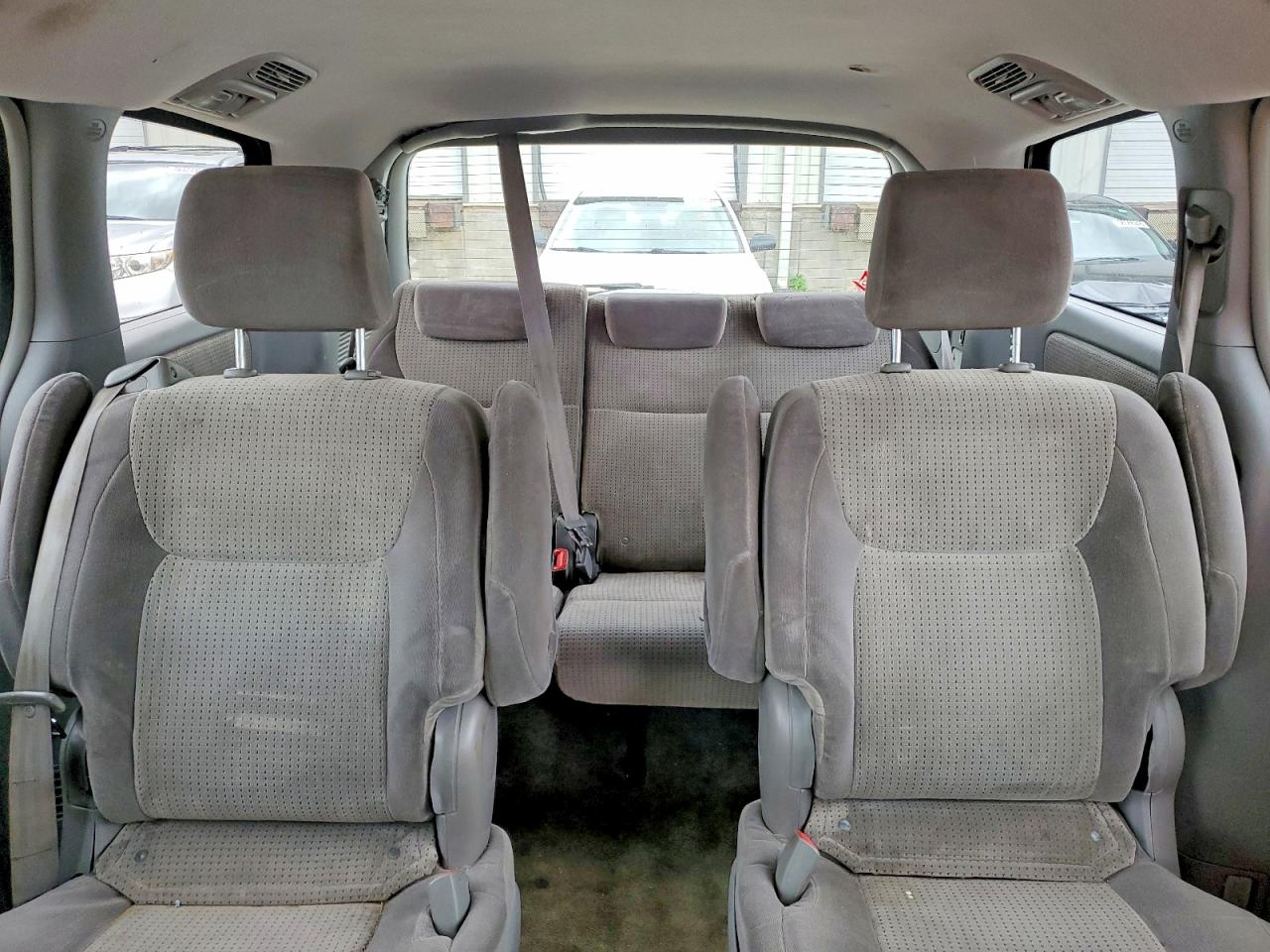 2008 Toyota Sienna Le 7-passenger Red vin: 5TDZK23C18S194243