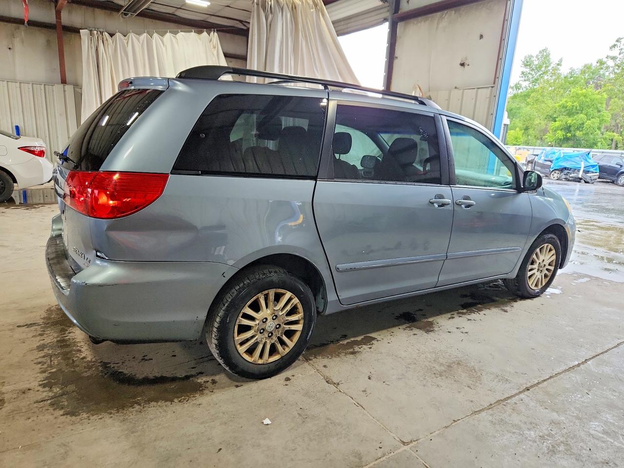 2010 Toyota Sienna Le Blue vin: 5TDJK4CC2AS029087