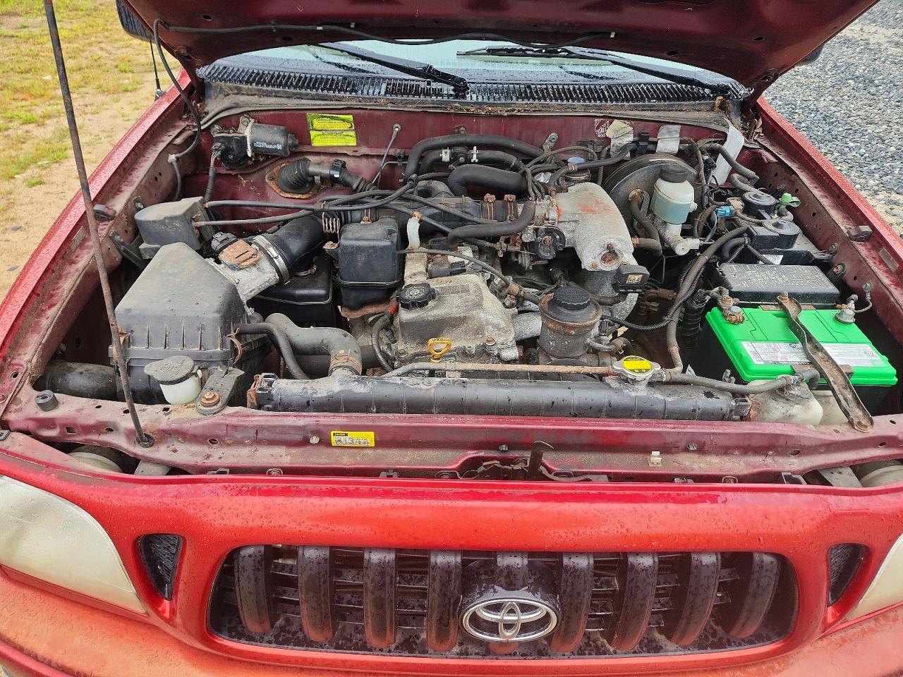 2001 Toyota Tacoma Base Red vin: 5TEWM72N21Z762750