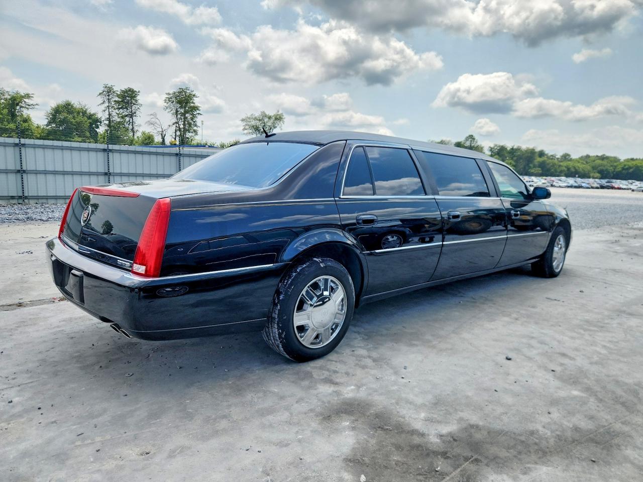2006 Cadillac Professional Chassis Black vin: 1GEEH96YX6U550217