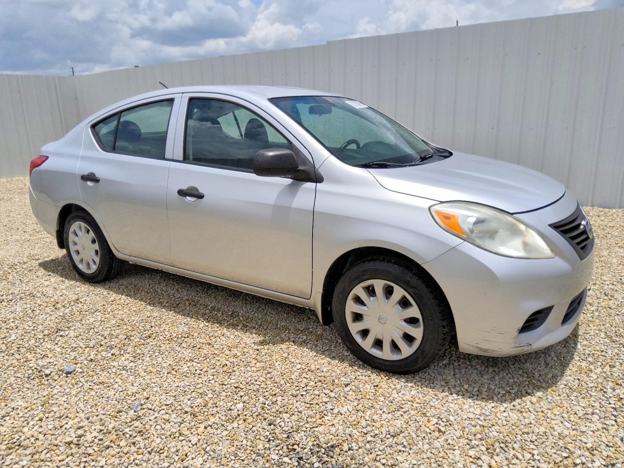 2012 Nissan Versa 1.6 S Silver vin: 3N1CN7AP6CL938047