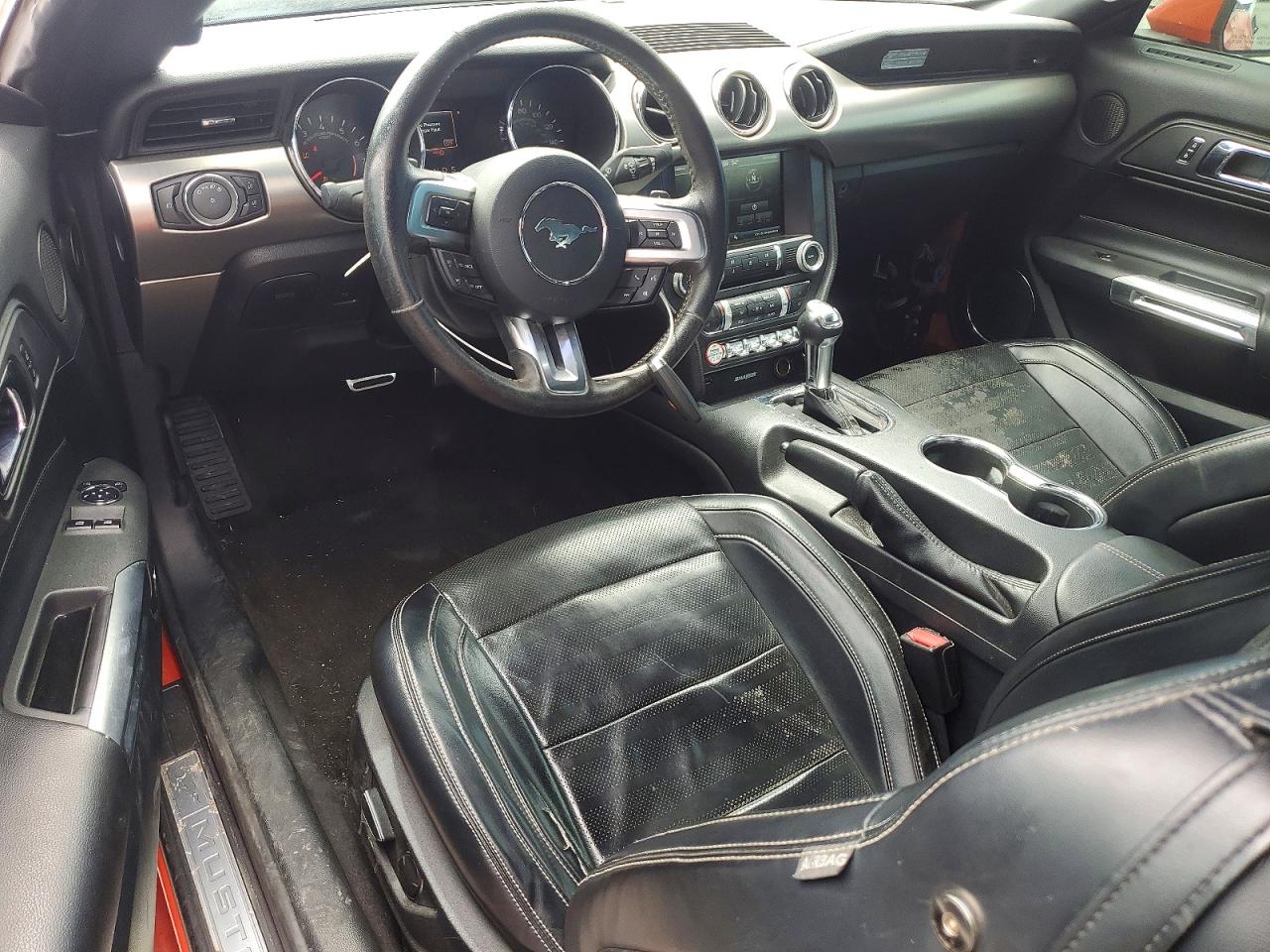 2015 Ford Mustang Оранжевый vin: 1FA6P8TH1F5398231