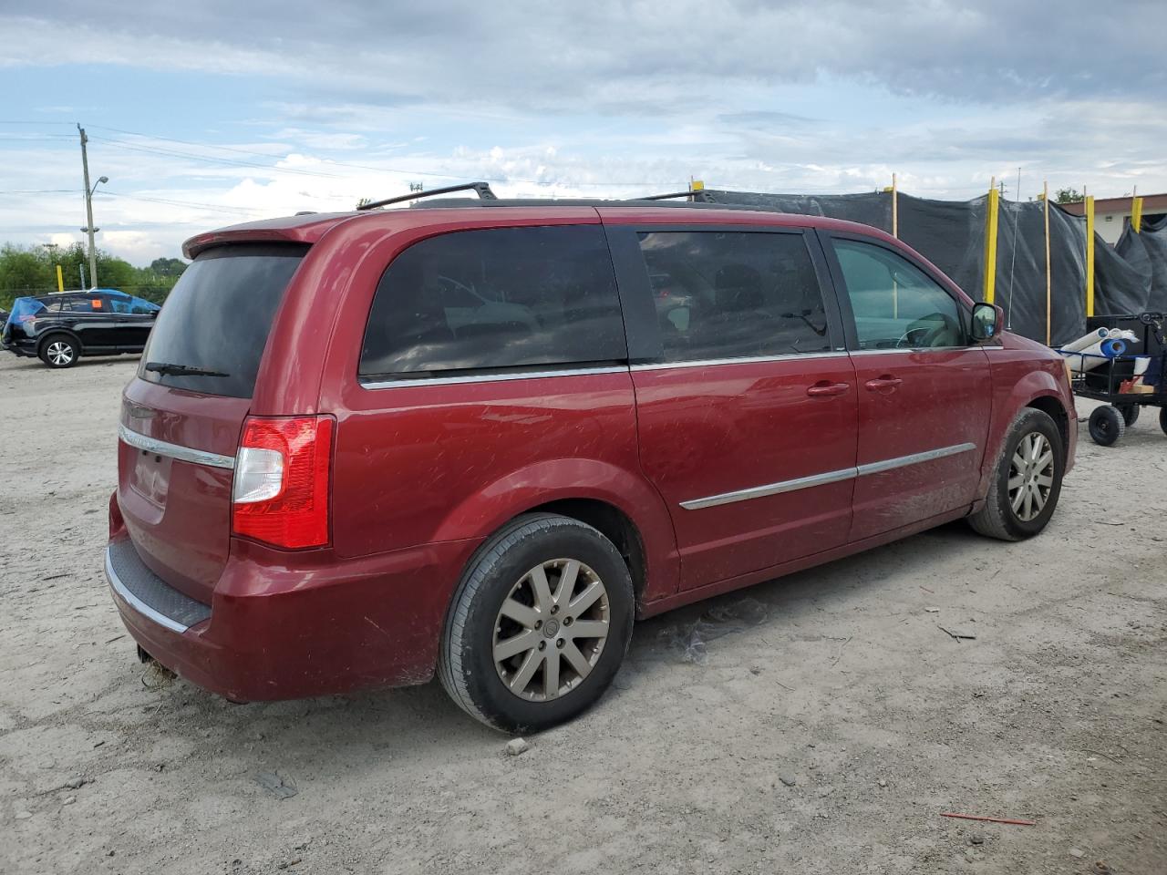 2014 Chrysler Town & Country Touring Red vin: 2C4RC1BG9ER247545