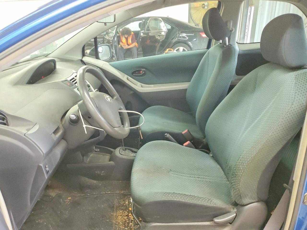 2007 Toyota Yaris Base Blue vin: JTDJT923175100581