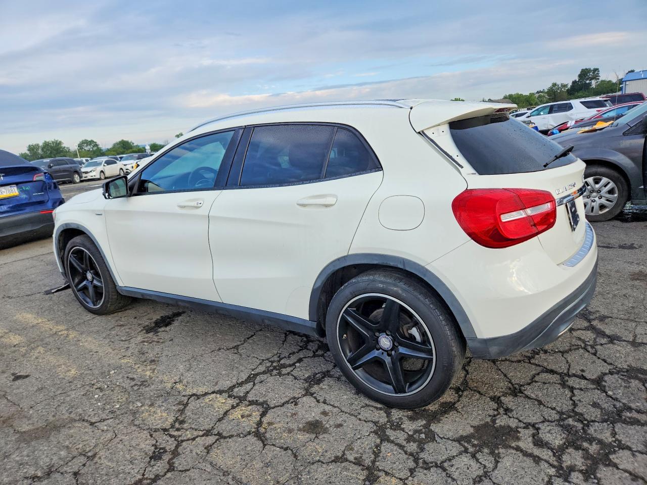 2015 Mercedes-benz Gla 250 4matic White vin: WDCTG4GBXFJ038016