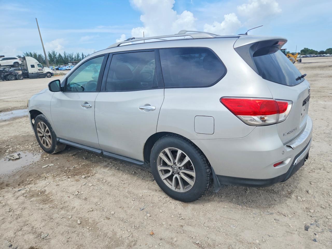 2014 Nissan Pathfinder Sv Серебряный vin: 5N1AR2MMXEC651902
