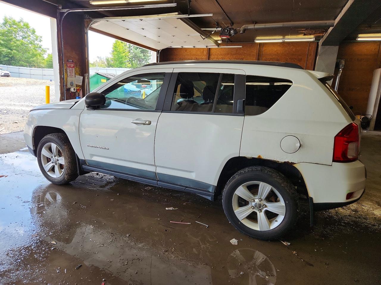 2011 Jeep Compass Sport White vin: 1J4NF1FB7BD180229