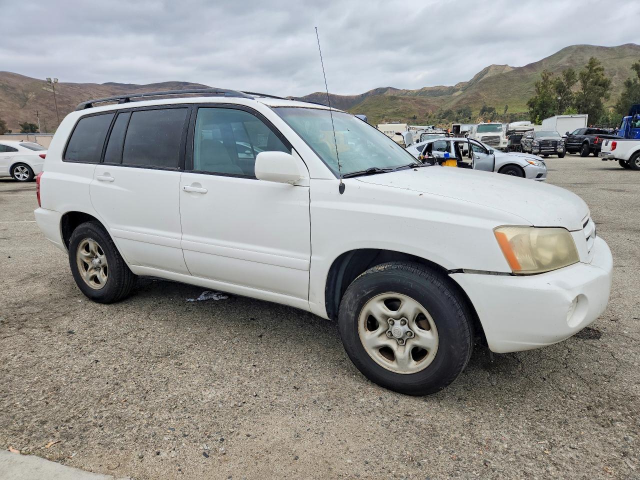 2003 Toyota Highlander Base White vin: JTEGD21A830066091