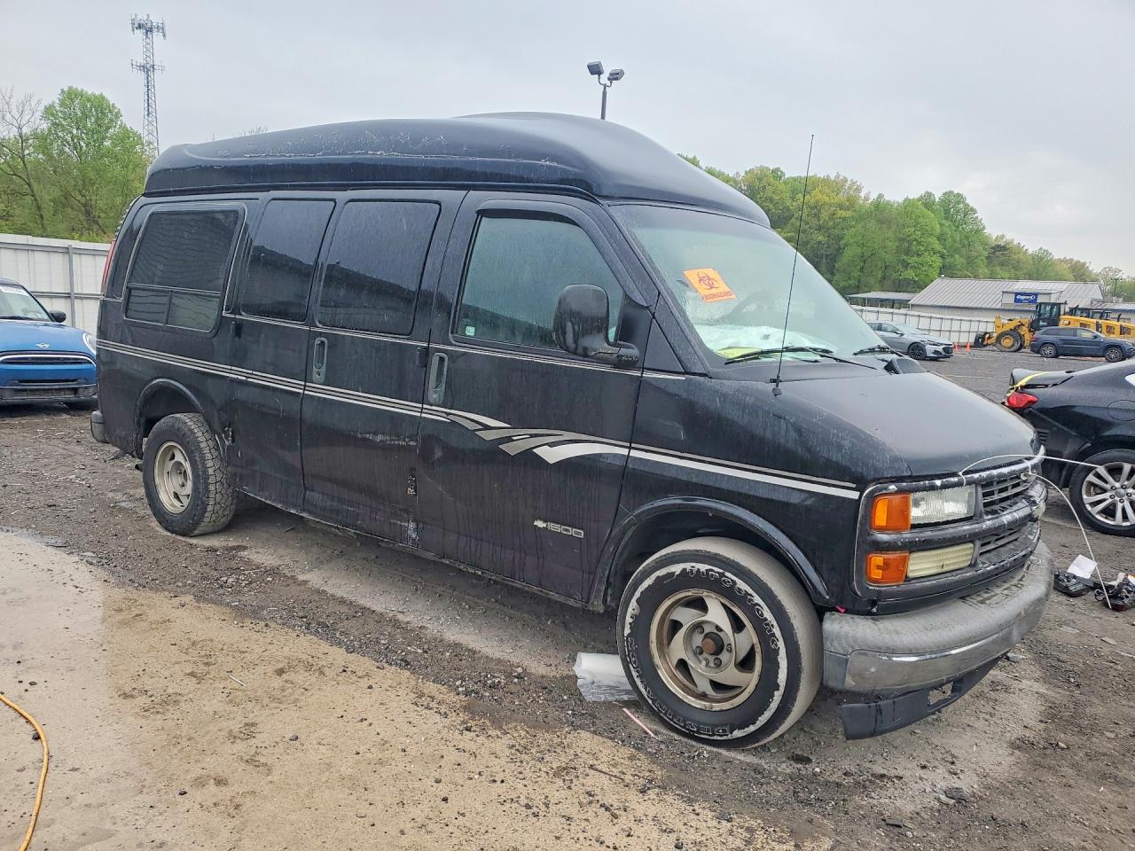 2002 Chev Express G1500 Black vin: 1GBFG15R121243546