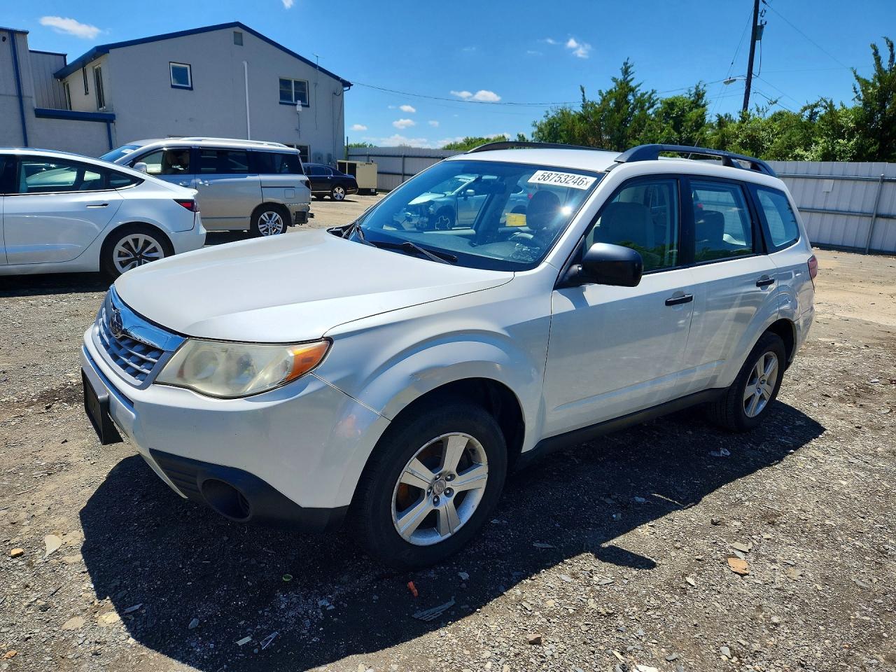 2012 Subaru Forester 2.5x White vin: JF2SHABC0CH439687